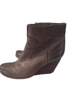 Kork-Ease tan/gray toupe leather zip ankle boots size 8M